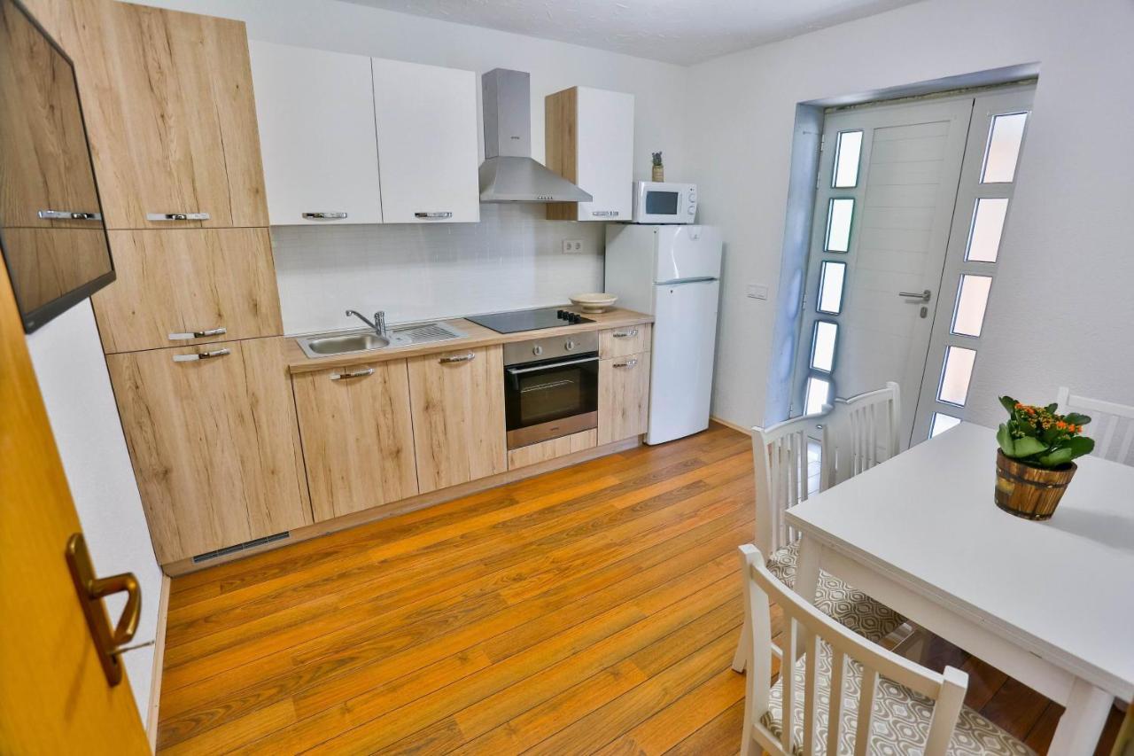 Apartments Lenka Сутиван Экстерьер фото