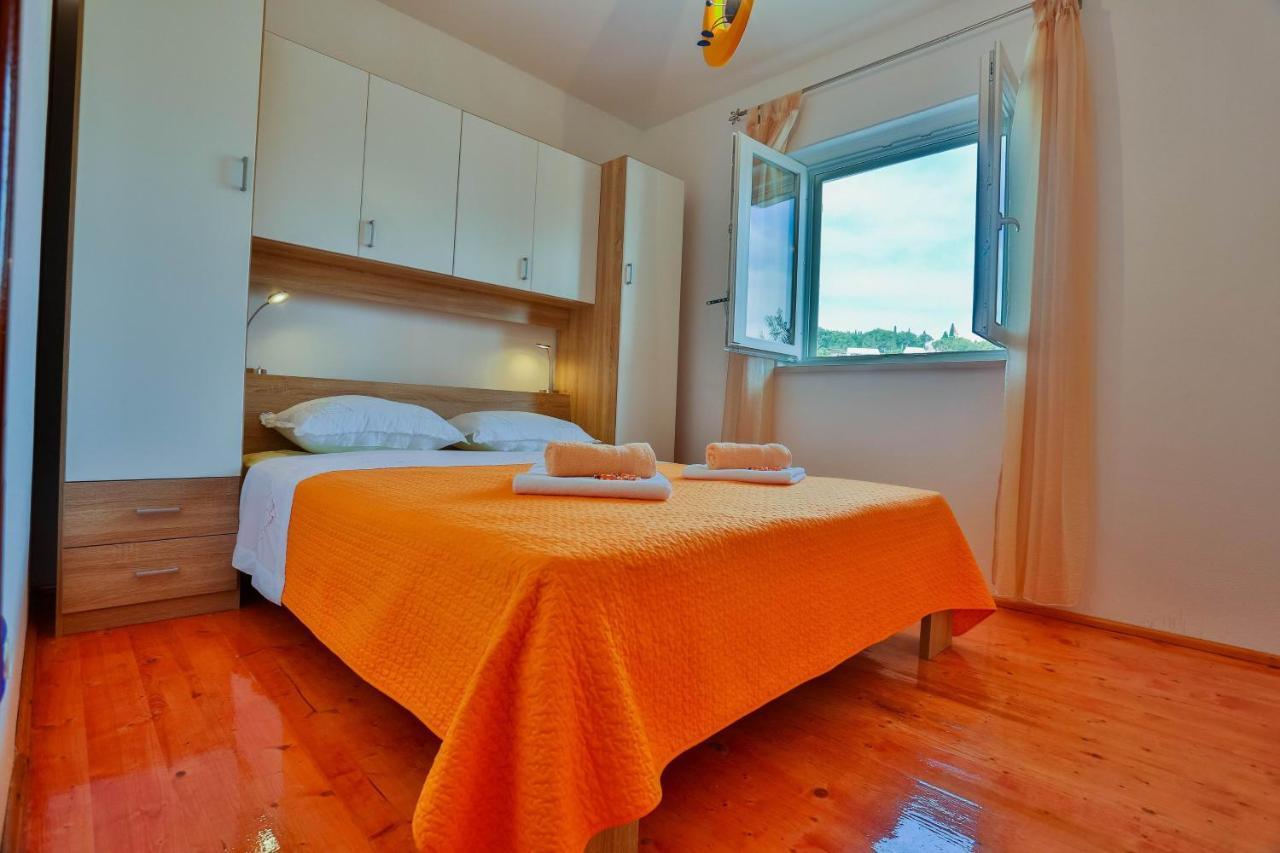 Apartments Lenka Сутиван Экстерьер фото
